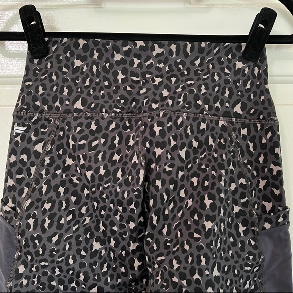 Fabletics High Waisted Leggings Leopard Print Size Small - Picture 6 of 7